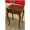 Image 1 : QUEEN ANNE ENDTABLE WITH DRAWER