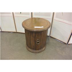 ROUND END TABLE