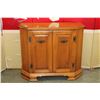 Image 1 : 2 DOOR MAPLE HALL CUPBOARD