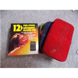 VINTAGE HAND WARMERS & FLINTS - 5 TTL