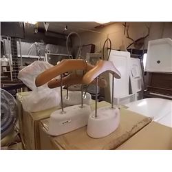 CLOTHING DISPLAY - DISLAY  W/ STAND - SHORT - 4TTL