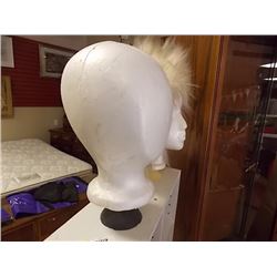 MANNEQUINN HEAD - STYROFOAM WITH STAND - 2 TTL