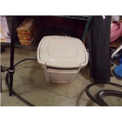 GARDEN HOSE WINDING HOLDER IN ENCLOSED CONTAINER WITH LID