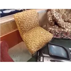 UPHOLSTERED CHAIR