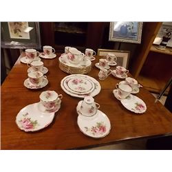 39 PC ROYAL ALBERT "AMERICAN BEAUTY" BONE CHINA SE T