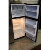 Image 2 : STAINLESS STEEL FRIGIDAIRE 2 DOOR REFRIGERATOR