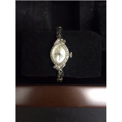VINTAGE WOMENS STAMPED 10K GOLD W/ 14 DIAMONDS WATCH
