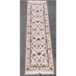Simply beautiful Kashan design Runner with Silk highlights