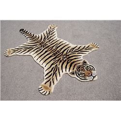 Hand woven, Indian wool pile on cotton foundation Rug