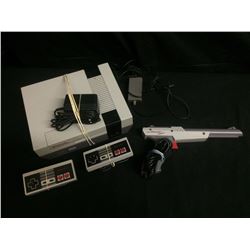 1985 NINTENDO GAME SYSTEM