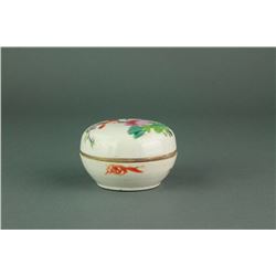 Chinese Famille Rose Porcelain Cosmetic Box Tongzh