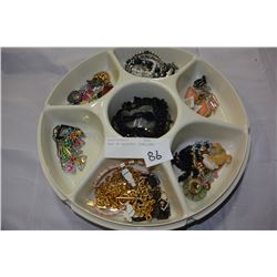 TRAY OF ASSORTED JEWELLERY