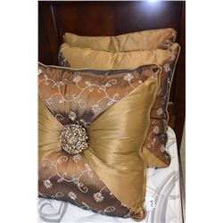 SET OF 3 DESIGNER PILLOWS
