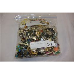 BAG OF ASSORTED JEWELLERY