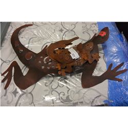 METAL GECKO WALL HANGINGS