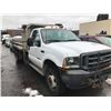 Image 2 : 2002 FORD F-450 XL SUPER DUTY, 2 DOOR DUMP, WHITE, VIN # 1FDXF46F42EA54435