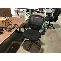 BLACK MESH BACK MOBILE PRODUCTION CHAIR S2