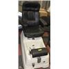 Image 1 : PEDICURE CHAIR WITH BUILT IN TUB