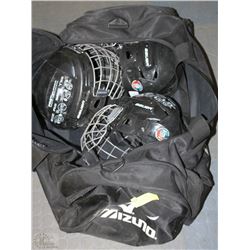 MIZUNO HOCKEY BAG WITH 3 YOUTH/CHILDS HOCKEY