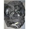 Image 1 : MIZUNO HOCKEY BAG WITH 3 YOUTH/CHILDS HOCKEY