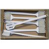 Image 1 : BOX WITH 6 NEW LONG HANDLE POT BRUSHES