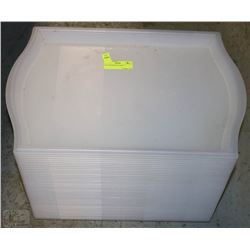 44 CLEAR SERVICE TRAYS