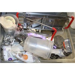 BOX WITH COOKIE CUTTERS