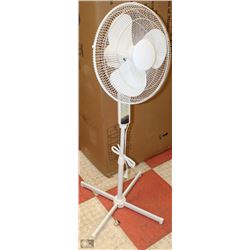 3 SPEED OSCILLATING FLOOR FAN - WHITE
