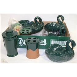 LOT OF GREEN CERAMIC BATHROOM ACCESSORIES