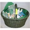 Image 1 : LARGE GREEN BASKET W/NEW SALON BEAUTY