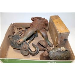 FLAT OF VINTAGE ITEMS INCL PULLY, XMAS TREE STAND