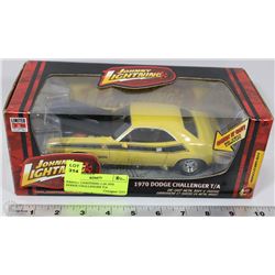 JOHNNY LIGHTNING 1:24 1970 DODGE CHALLENGER T/A