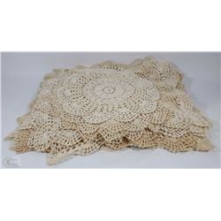 FLAT OF 18 HANDMADE CROCHET PLACEMATS&TABLE