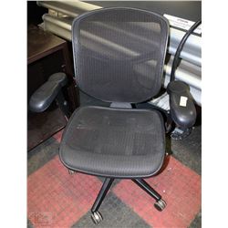 MESHBACK HYDRAULIC LIFT OFFICE CHAIR