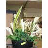 Image 1 : SHOWHOME ARTIFICIAL FLORAL ARRANGEMENT