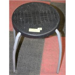 PLASTIC & METAL STOOL