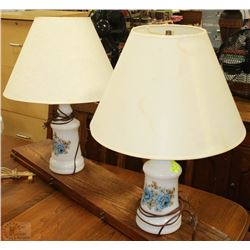 2 VINTAGE LAMPS WITH SHADES