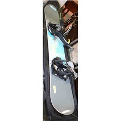 DUKES SNOWBOARD WITH BINDINGS AND CASE 154CM