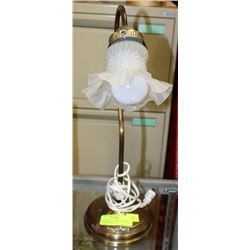 VINTAGE 1974 TABLE LAMP WITH GLASS SHADE (17"H )