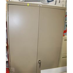 COMMANDER 2 DOOR METAL CABINET NO KEYS