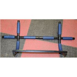 DOOR CHINUP BAR