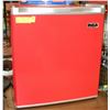 Image 1 : RCA RED DUAL MINI-FRIDGE & FREEZER