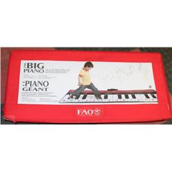 BATTERY OPERATED KEYBOARD IN CASE