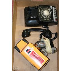 FLAT WITH VINTAGE ITEMS INCL ROTARY PHONE AND MORE