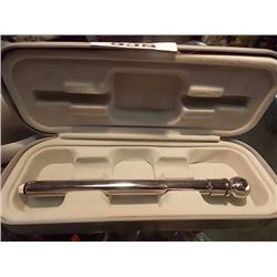 NEW TIRE PRESSURE GAUGE IN HARD SHELL CARRY CASE