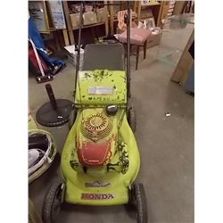 LAWN MOWER - TORO - HONDA ENGINE - WITH FITTED BAG