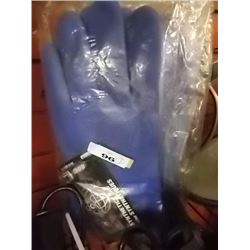 NEW GLOVES - BOB BALE - 3 PRS TTL