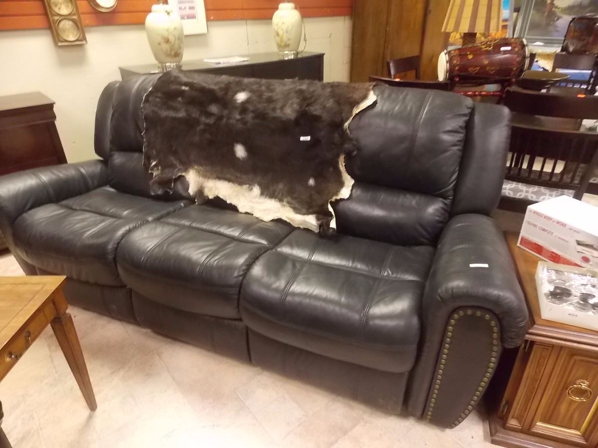 BONDED LEATHER ROCKING /RECLINER CHAIR DAMAGE ON ONE ARM