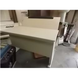 ADJUSTABLE DRAFTING TABLE