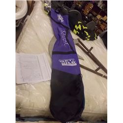 NEW CLEARLY CANADIAN SNOW BOARD/ SKI CARRY BAG